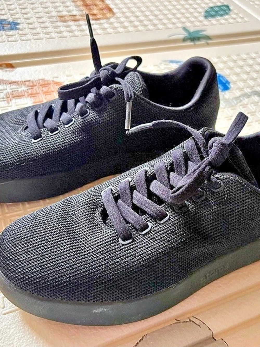 Atoms Model 001 Black Sneakers US 7